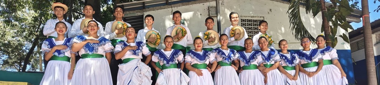 Grupo de Danza Folclórica del INCO en presentación